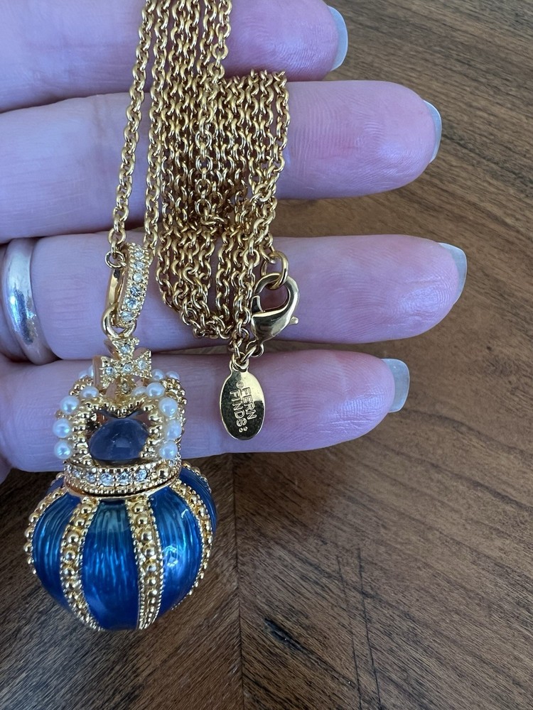 Elegant enameled crown necklace with shimmering imitation pearls