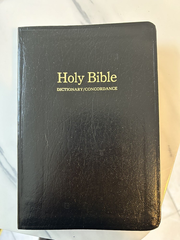 Holly Bible Dictionary & Concordance King James Version With Words Of Christ