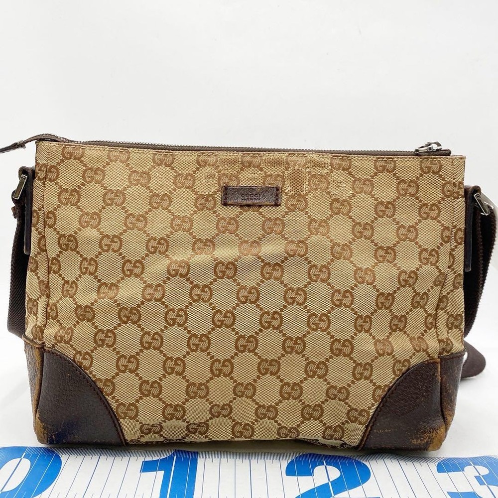 Gucci GG Canvas Crossbody Shoulder Bag Vintage Classic Style