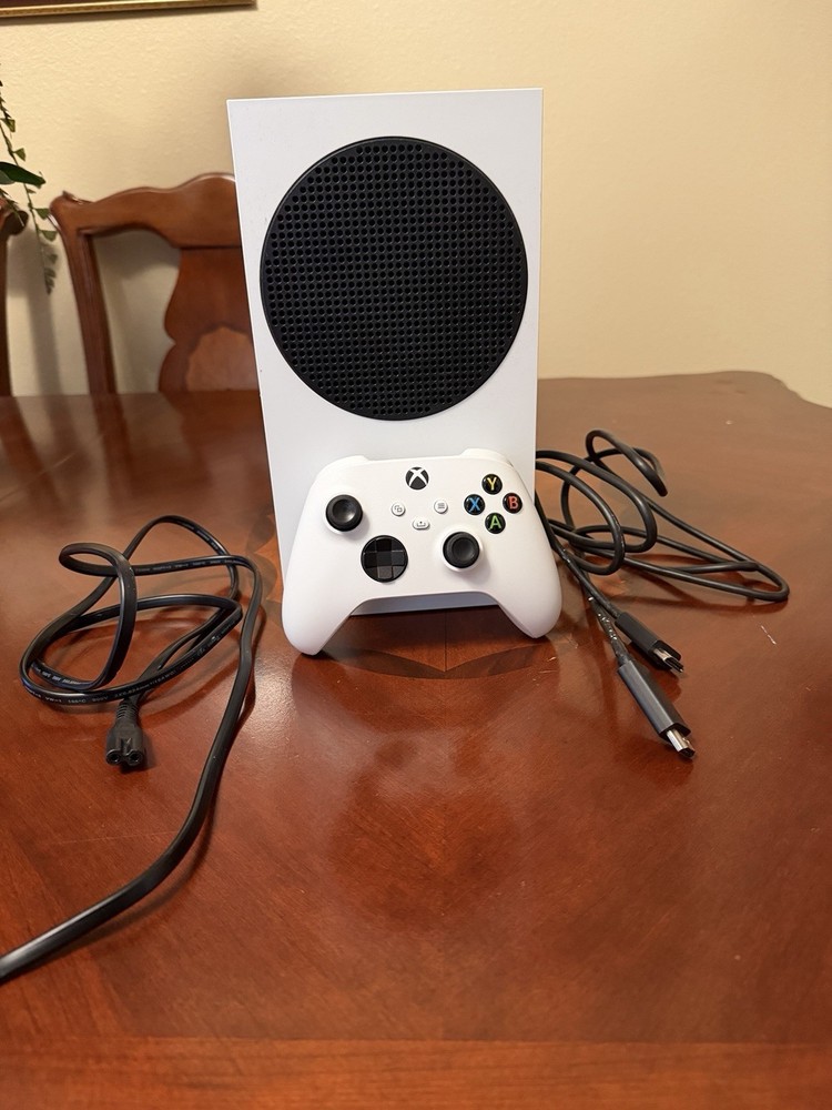 microsoft Xbox series s good condition with cables included