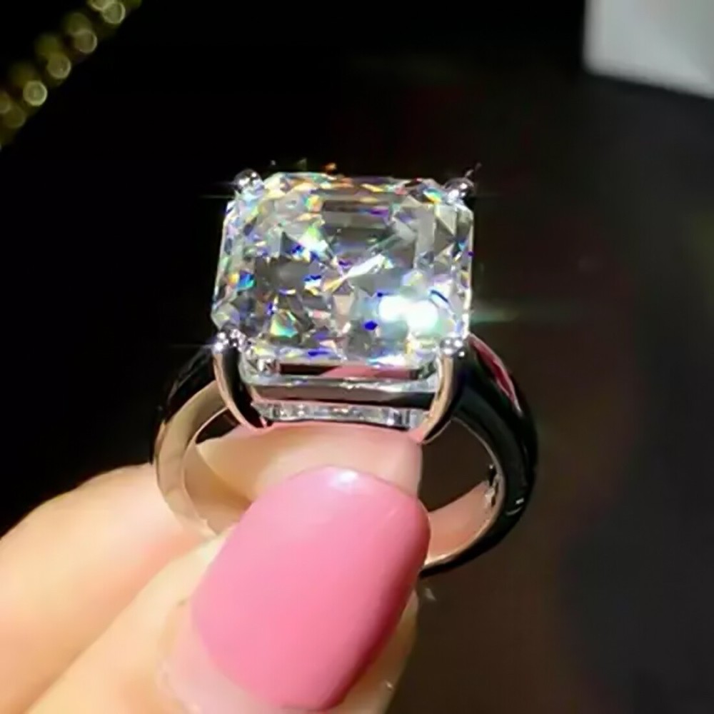 Certified 16.10 Ct Radiant Cut White Diamond Solitaire Ring In 14k yellow gold