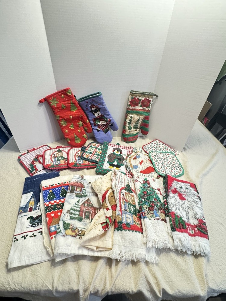 Vintage Christmas Linen Lot Kitchen 7 Towels 11 Pot Holders 18 Pieces