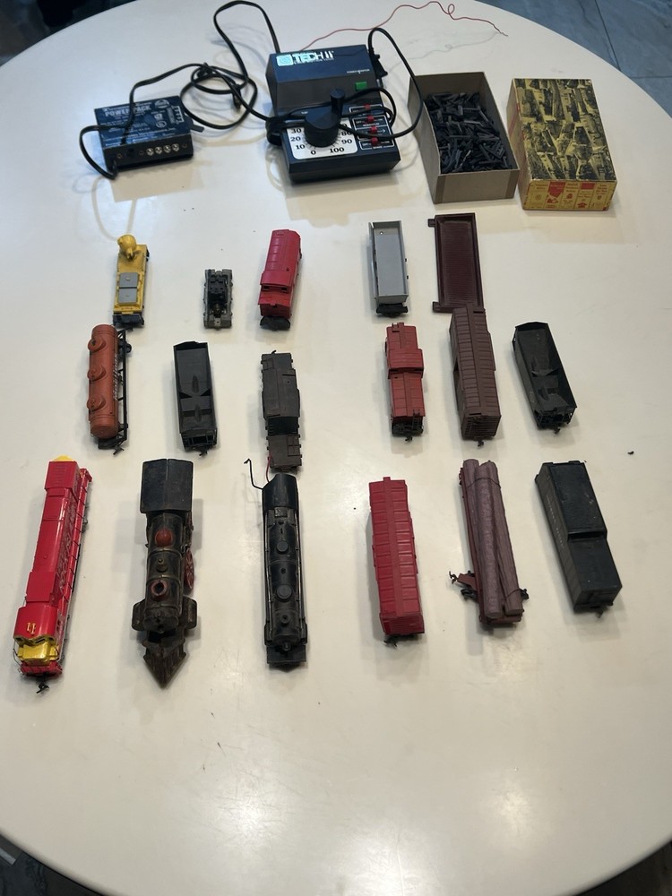 Vintage HO Scale Model Train Lot - Locomotives & Rolling Stock - As Is