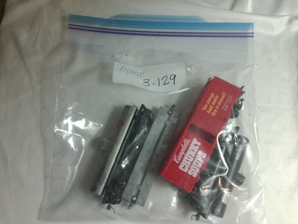 HO Scale Freight Car Grab Bag Lot - Rolling Stock Auction - You Get All Pictured