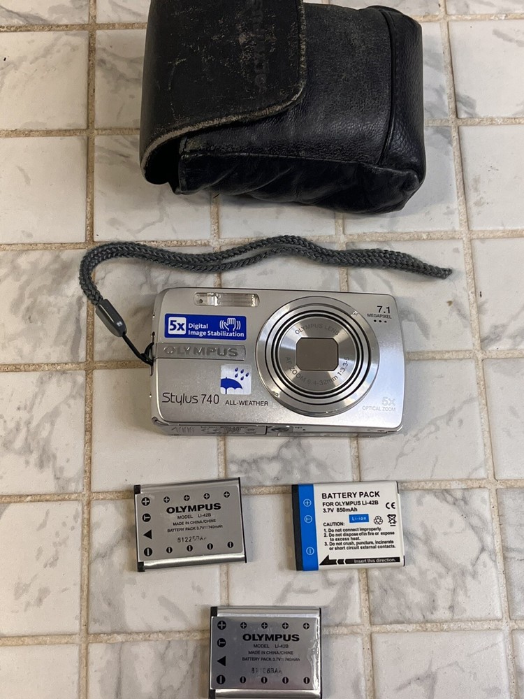 Olympus Stylus 740 7.1MP Silver Digital Camera 5X Optical Zoom Tested Working