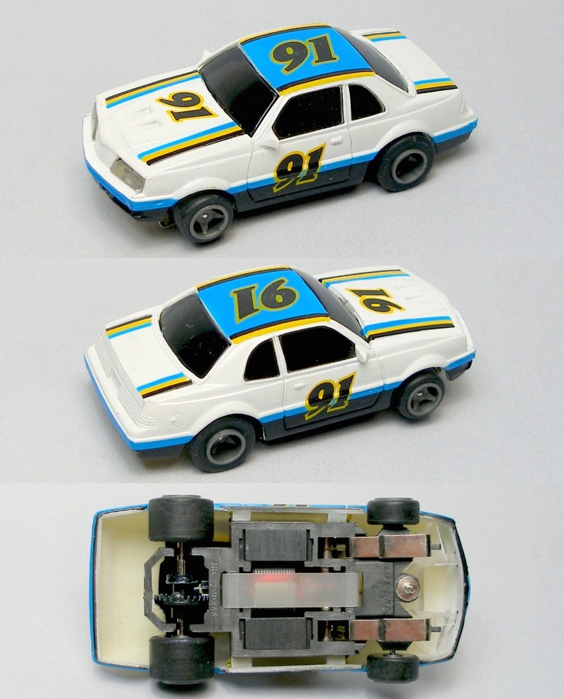 1994 LIFE-LIKE Ford Thunderbird Lit M-Chassis LIGHTED Slot Car Very Quick T-Bird