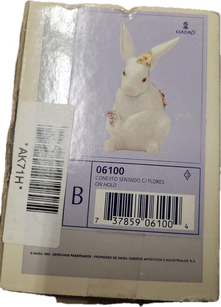 Lladro Sitting Bunny with Flowers Figurine #6100 New in Box