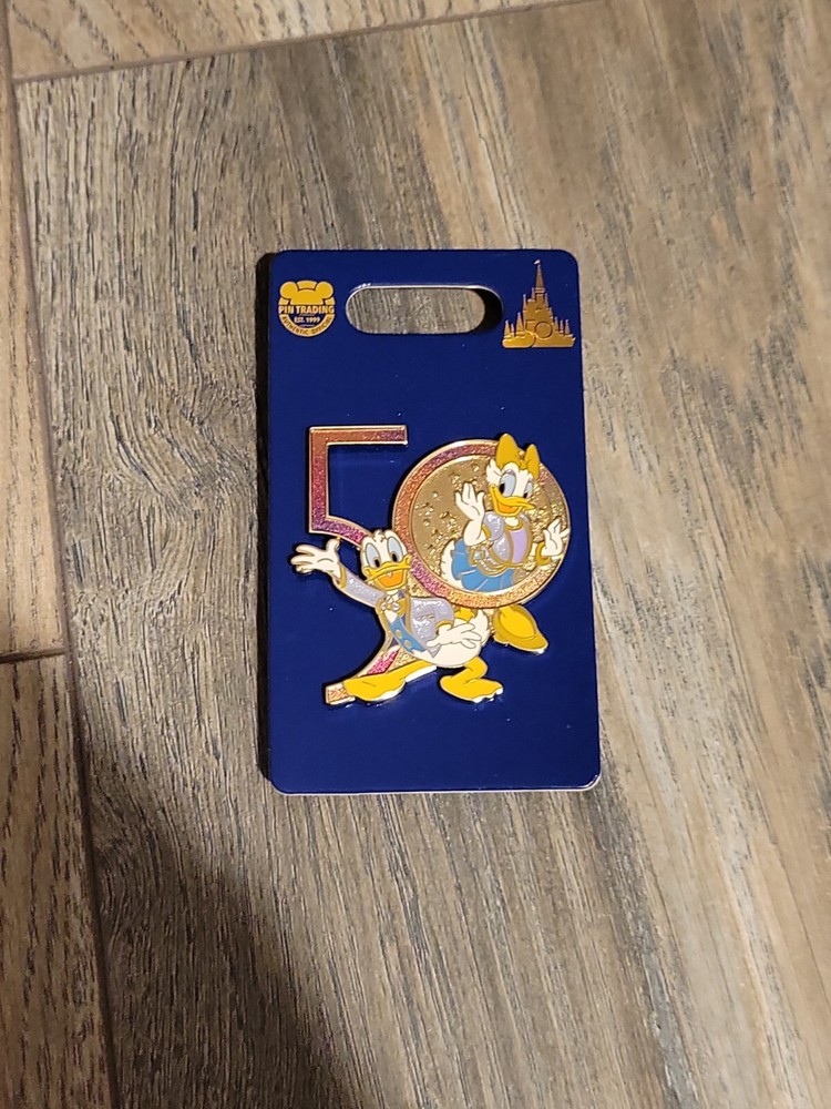 Walt Disney World Pin Donald Duck & Daisy 50th Anniversary Parks Pin