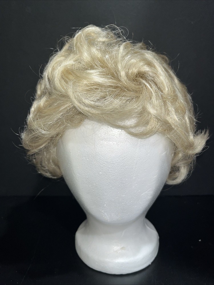 Vintage Paula Young H3000 Blonde Short Straight Wig Size 22