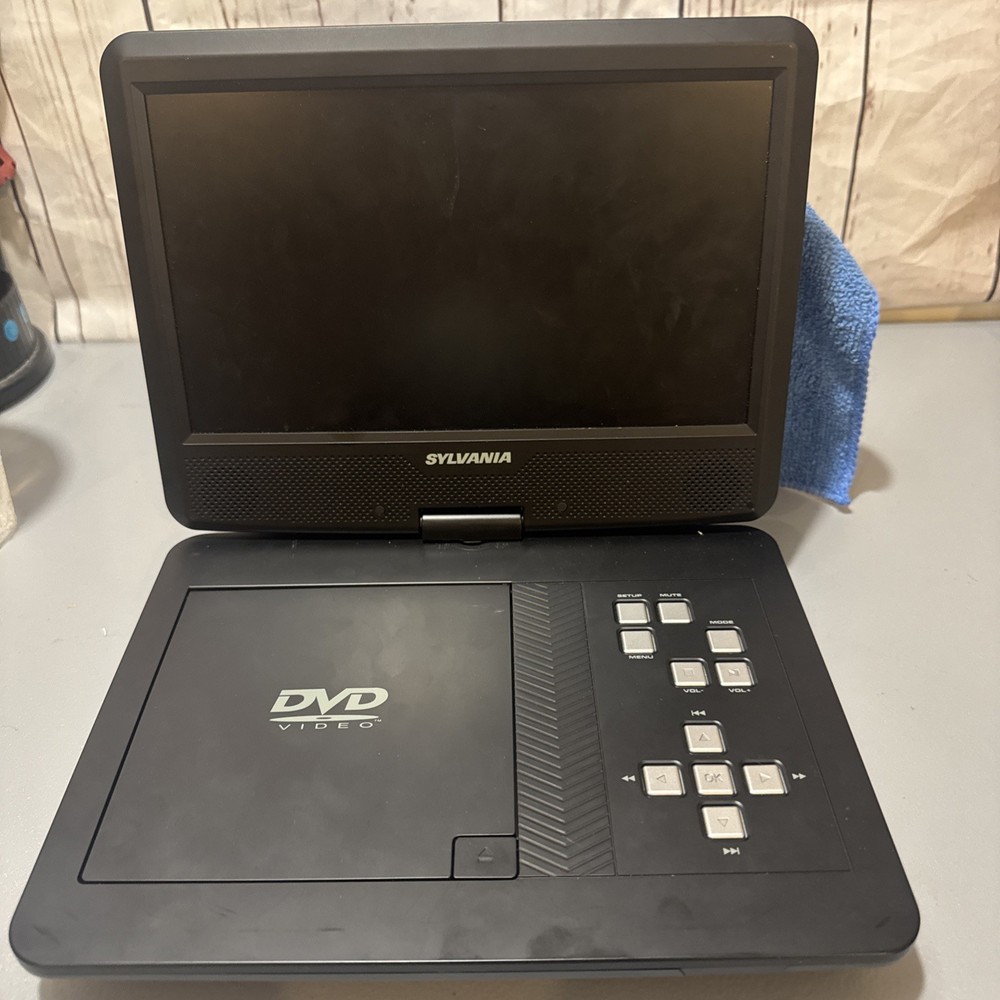 Sylvania SDVD7004 7