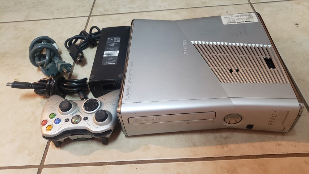 Microsoft Xbox 360 S Halo: Reach Limited Edition 250GB Silver Console