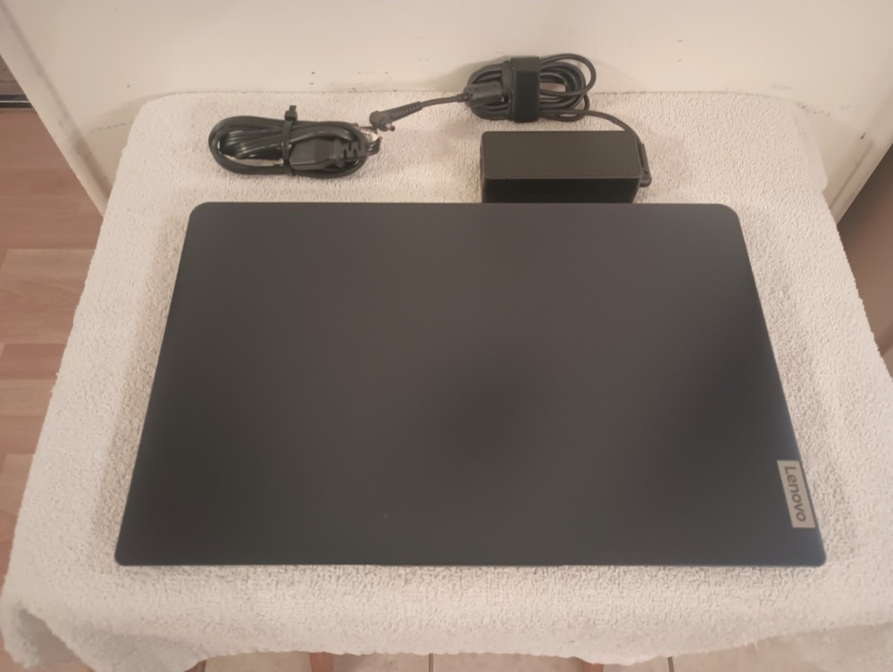 Lenovo Ideapad 1 15Amn7 15.6