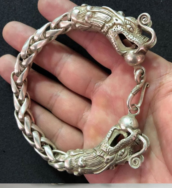 Chinese Rare Collectible Tibet Silver Handwork Dragon Amulet Bracelet Exquisite