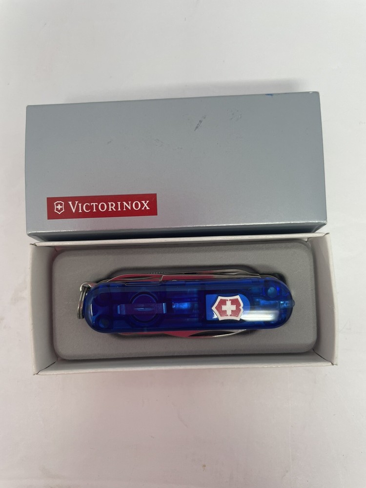Victorinox Swiss Army Signature Lite Pocket Knife Sapphire Blue New in Box