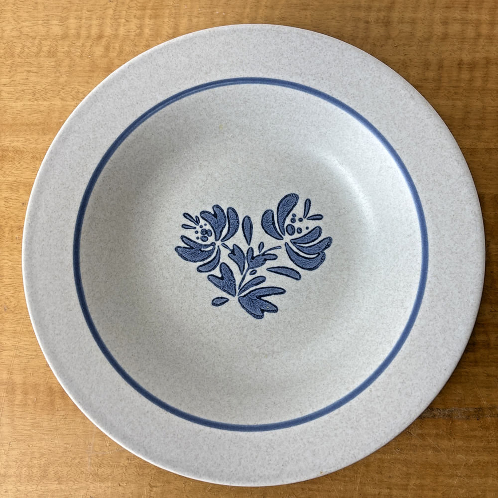 Pfaltzgraff Yorktowne 8.25-inch Rimmed Soup Salad Bowl