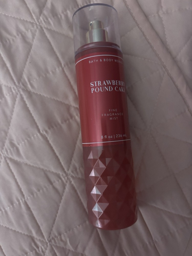 Bath & Body Works Strawberry Pound Cake Mist - 8 oz