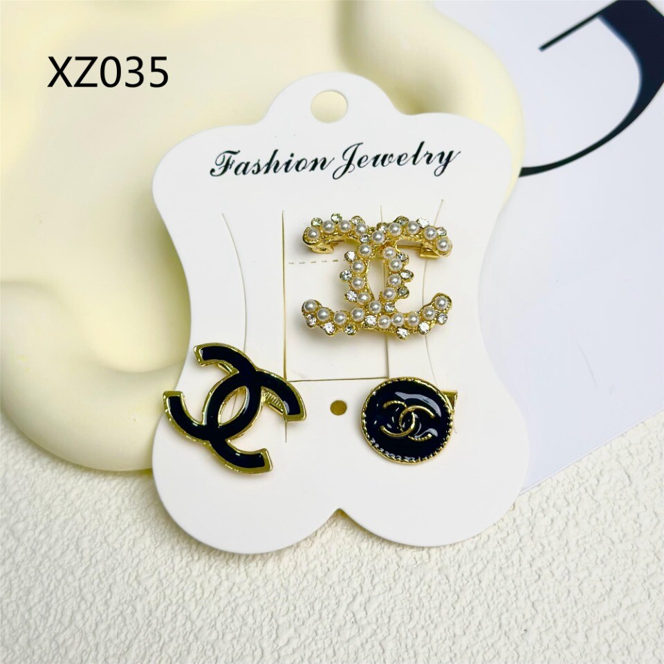 Christmas birthday gift: Jewelry crystal, rhinestone pearl brooch (with box)