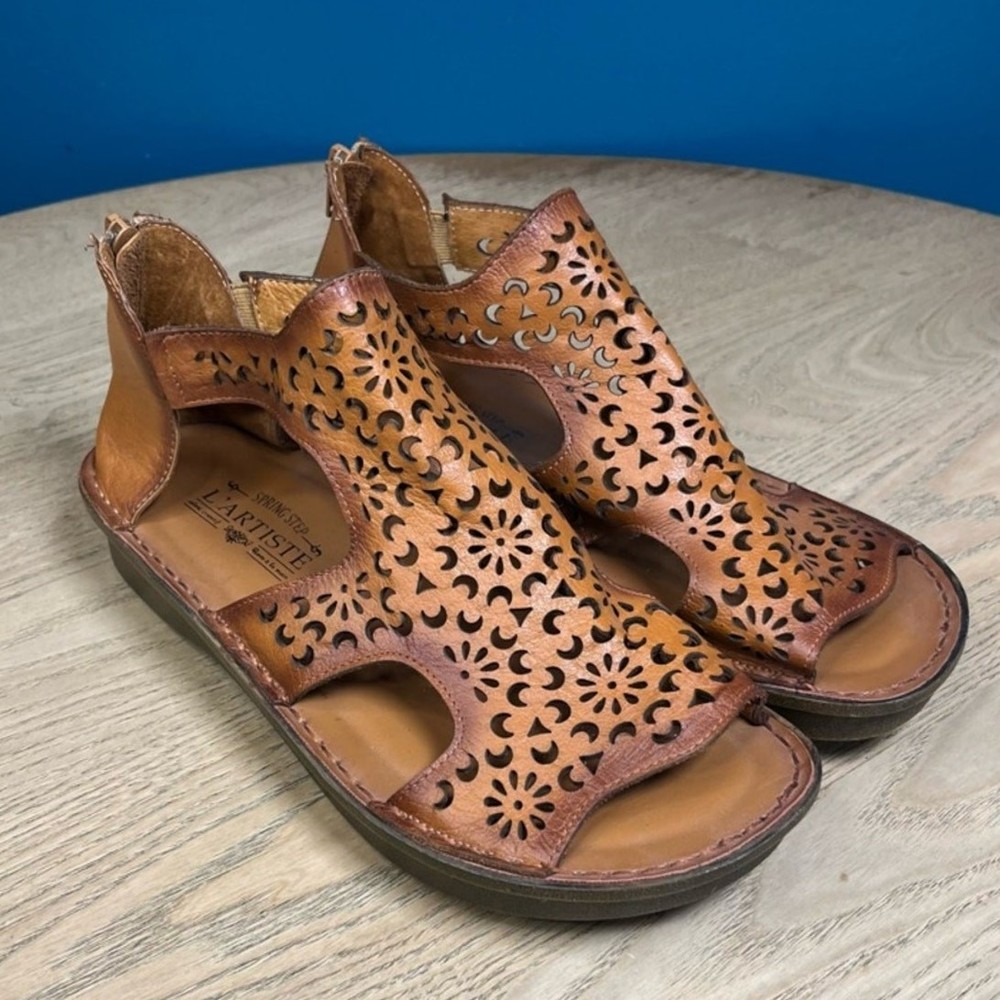L'Artiste Spring Step Sadhu Cutout Floral Leather Sandals Cognac Size 41 US 10