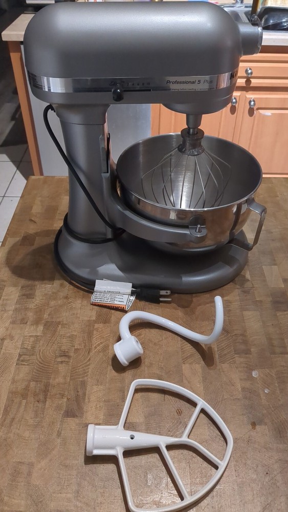 KitchenAid Professional 5 Plus Series 5QT Stand Mixer in Silver