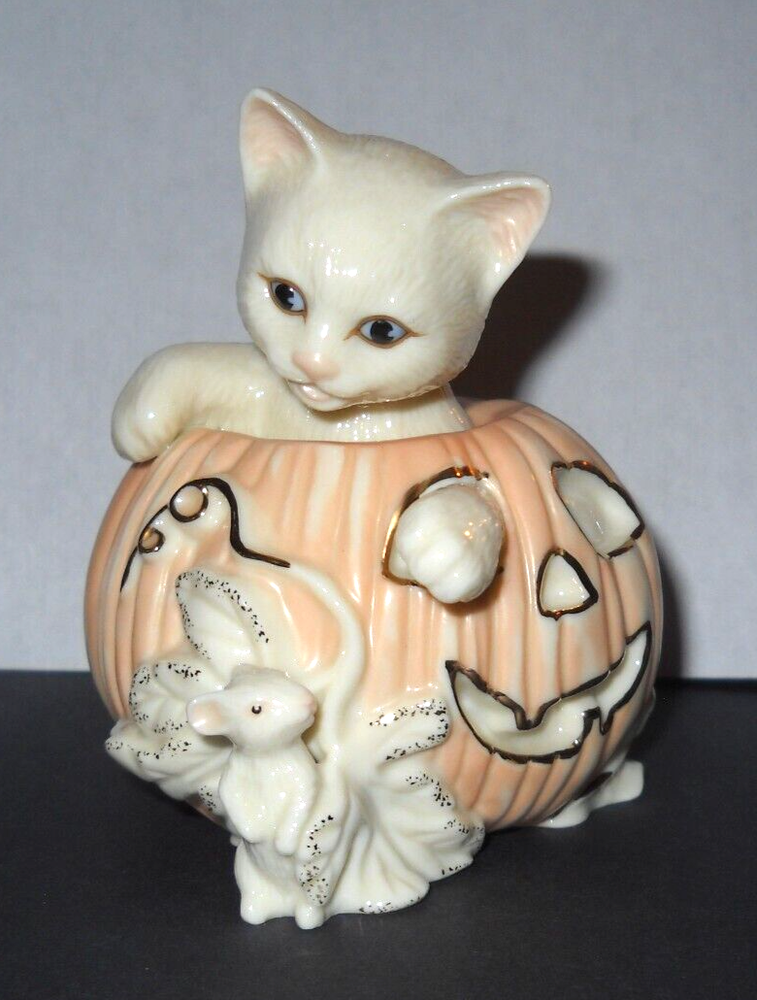Lenox Halloween Cat in Pumpkin Figurine with Mouse 3.5