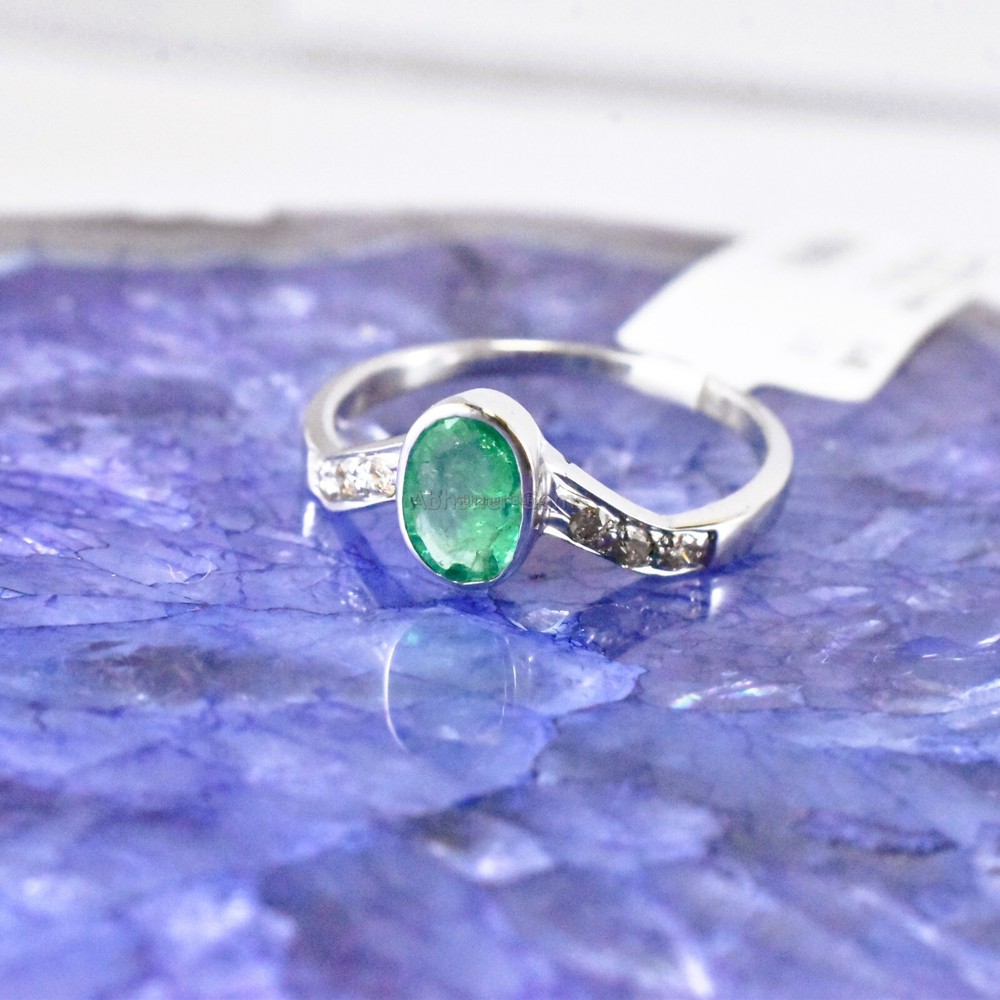 Emerald & Diamond Crown Style Handmade Ring 925 Silver Vintage Traditional Ring