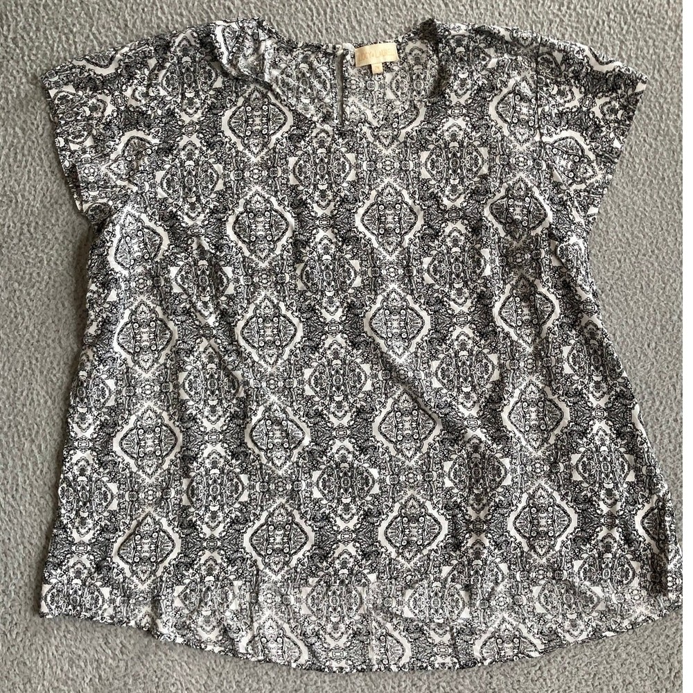 Lucy & Laurel Boho Geometric Short Sleeve Blouse in Black & White for Beach or Career Wear 2X