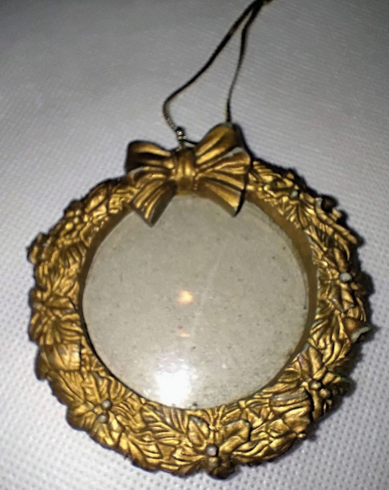 Vintage Christmas Photo Frame Ornament, Small Poinsetia Wreath, 3inches x3inches