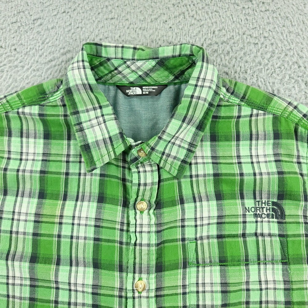 North Face Men's Medium Green Short Sleeve Button-Up Hiking Shirt for Outdoor Adventures  