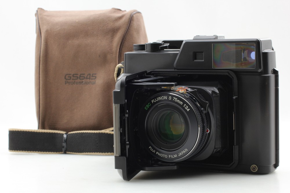 FujiFilm GS645 Pro 6x4.5 Film Camera 75mm f3.4 Lens Near Mint JAPAN