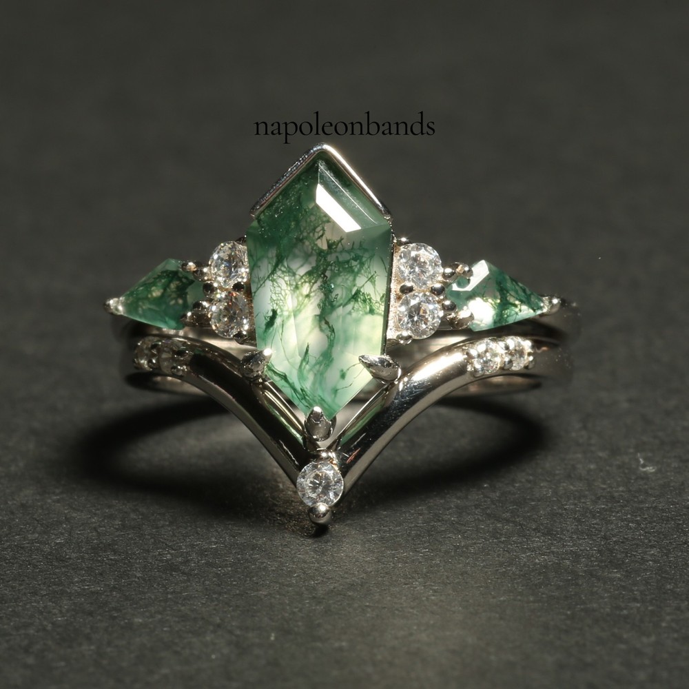 Verdant Soul – Green Moss Agate Stackable Ring in Black Rhodium Silver
