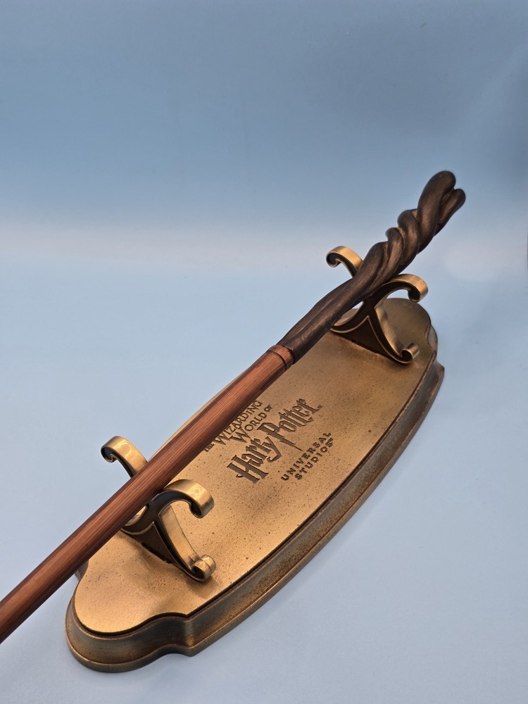Harry Potter Wand & Official Universal Studios Metal Wall Display