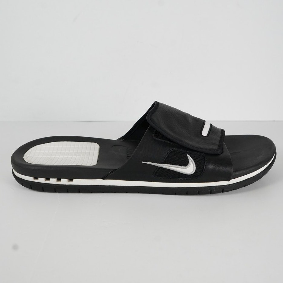 Vintage 2005 Nike FC Athleisure Slides in Men's Size 13
