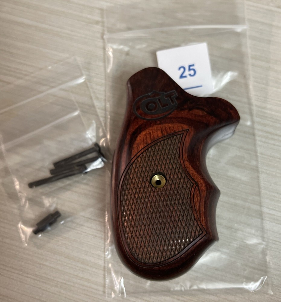 Altamont Wood Grips - Colt King Cobra Super Rosewood Checkered with Logo LIC