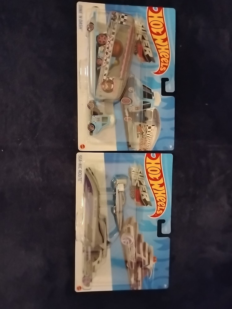 Hot Wheels Super Rigs Dine 'N Dash, Sea-nic Route  Detachable Trailer Trucks