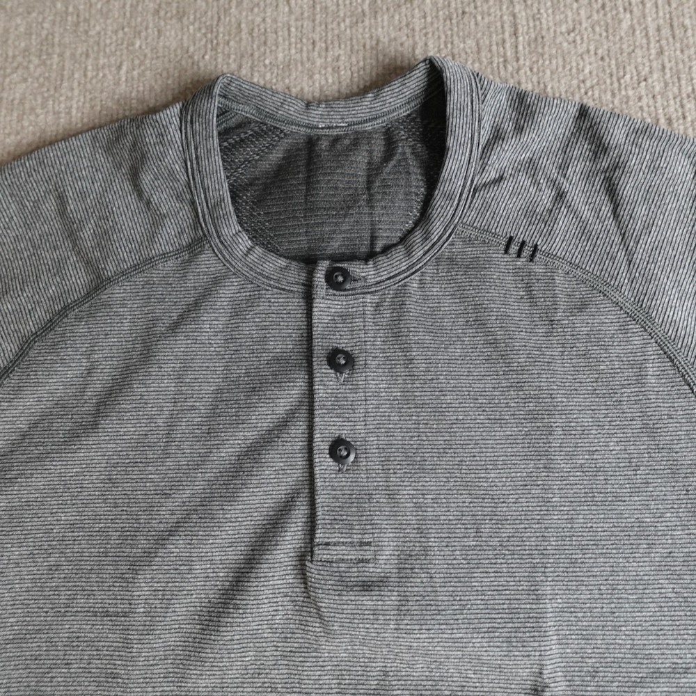 Lululemon Mens Shirt Medium Gray Henley Short Sleeve Metal Vent