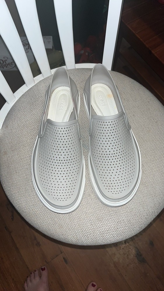 Women’s Crocs Slip On Shoes Size 11
