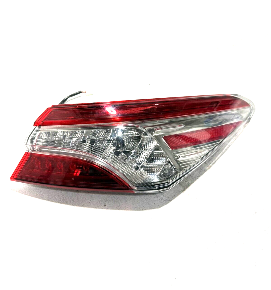 OEM REAR RIGHT PASSENGER SIDE OUTER TAILLIGHT LED TOYOTA CAMRY 2018-2020