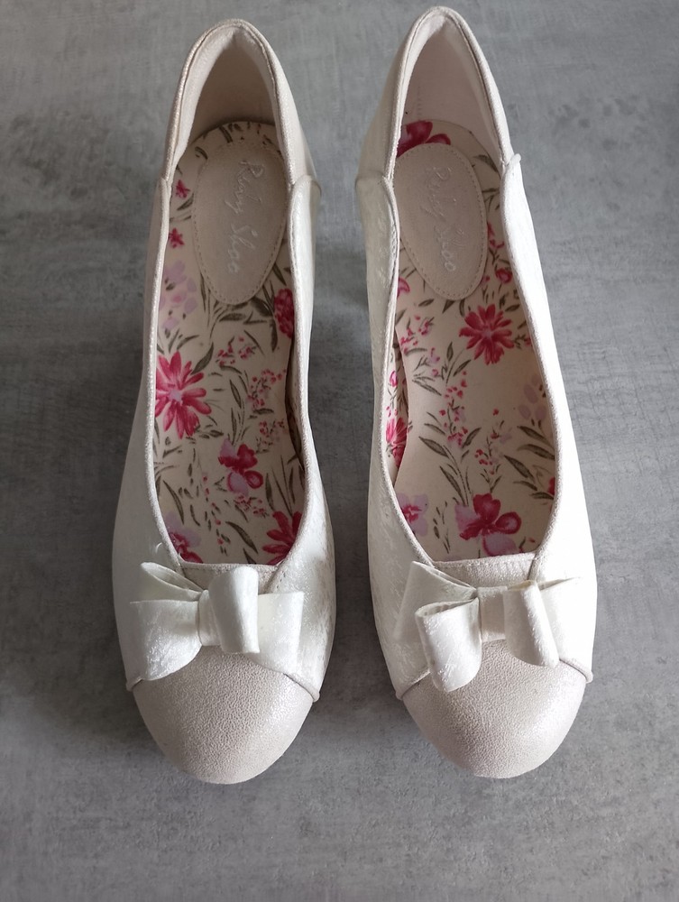 Ruby Shoo Women's Size 8 Low Heel Cream Bow Detail Shoes