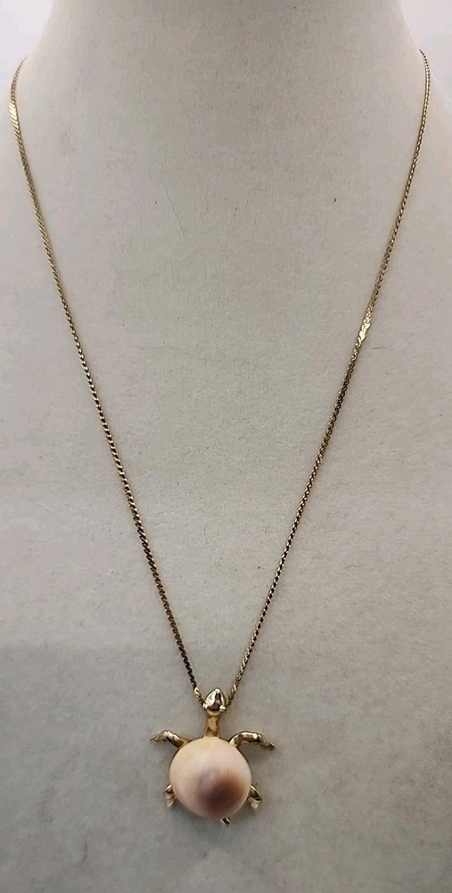 Vintage Gold Tone Necklace With Gold Tone & Shell Turtle Pendant Turtle 18