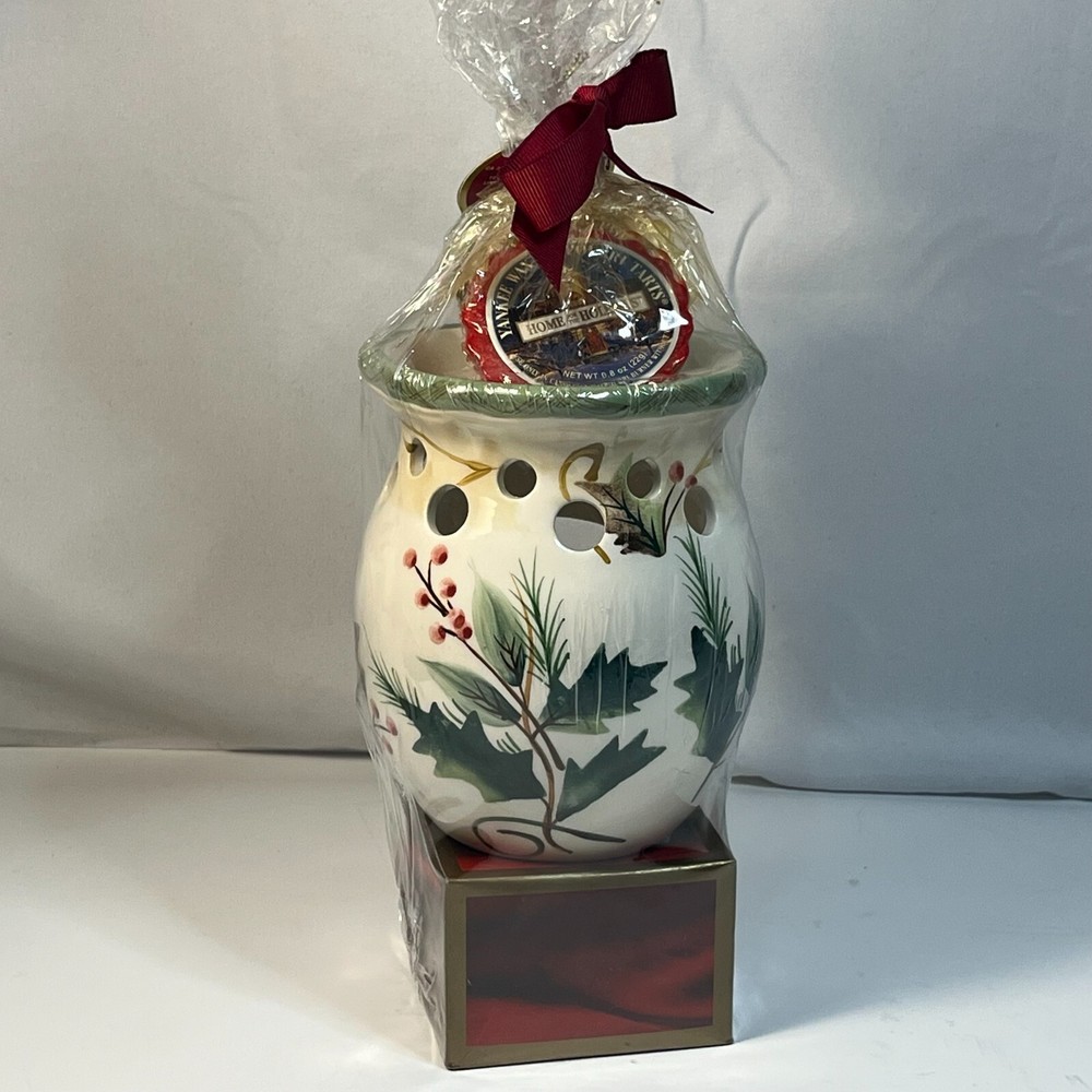 Festive Holly & Berries Ceramic Tart Warmer Set with Melts and Tealights