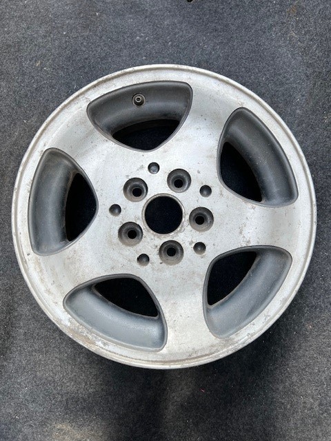 15x7 Aluminum Wheel Compatible with 96-98 Grand Cherokee 522691