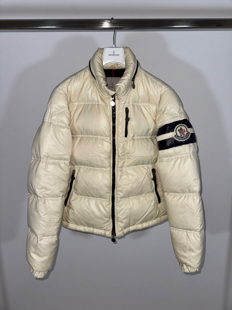 Moncler Eric puffer jacket size 5 XL in cream white  