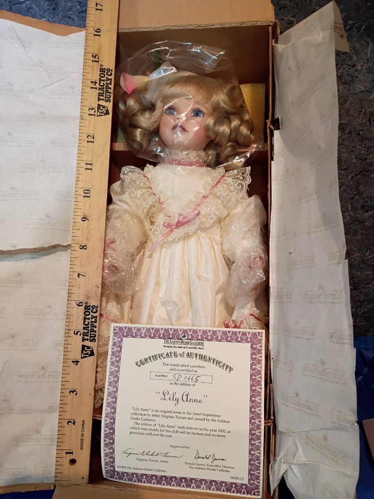 Ashton Drake Lily Anne Doll 1998, Sweet Inspirations Collection, Porcelain