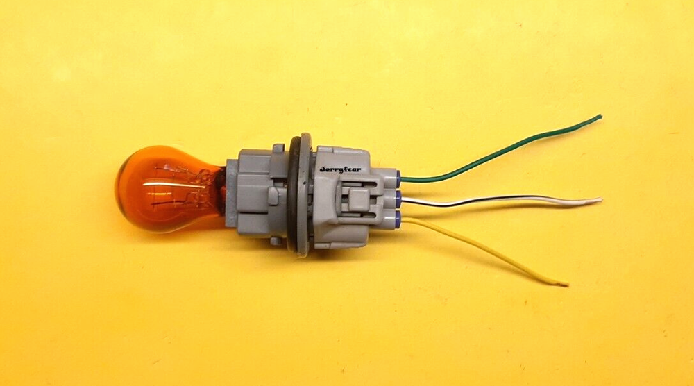 90075-60060 Toyota Corner Light Lamp Front Turn Signal Bulb Socket & Connector