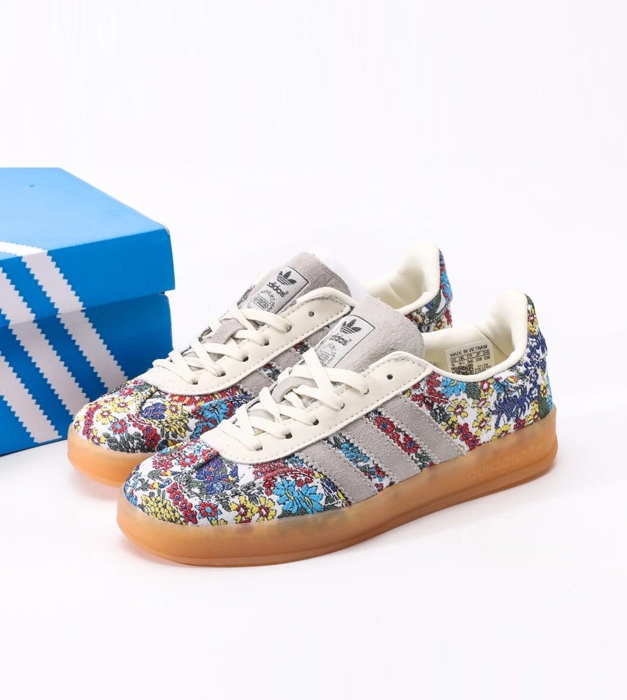 Adida s Gazelle IndoorLiberty London Floral Embroidery (Women's) JP5309 New