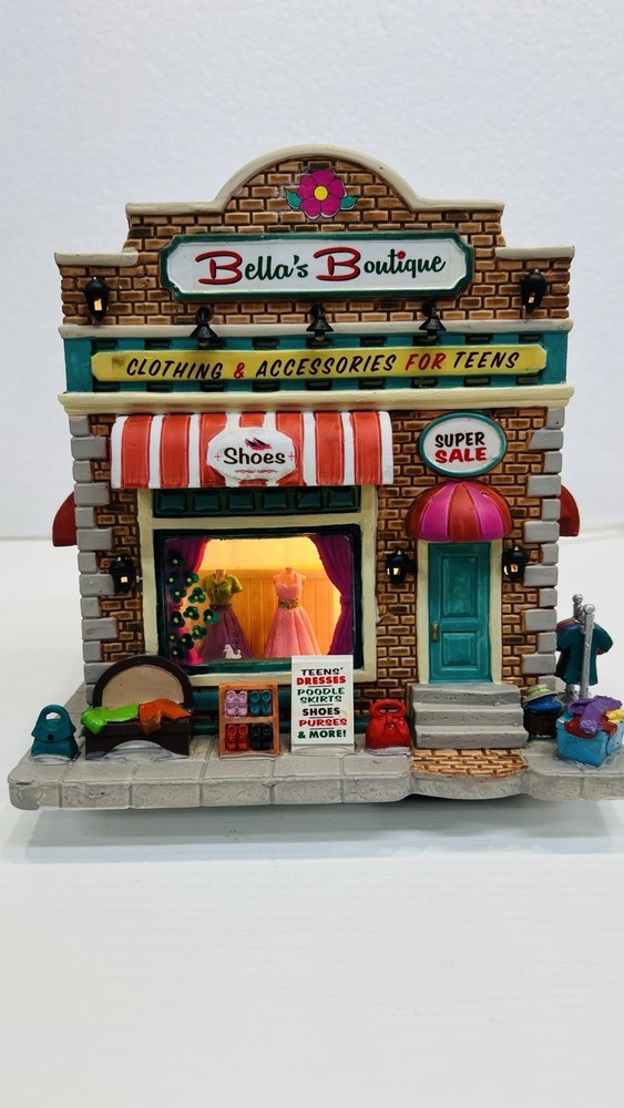 Lemax Village Collection “Bella’s Boutique” 45720 Retired 2014 Excellent & RARE