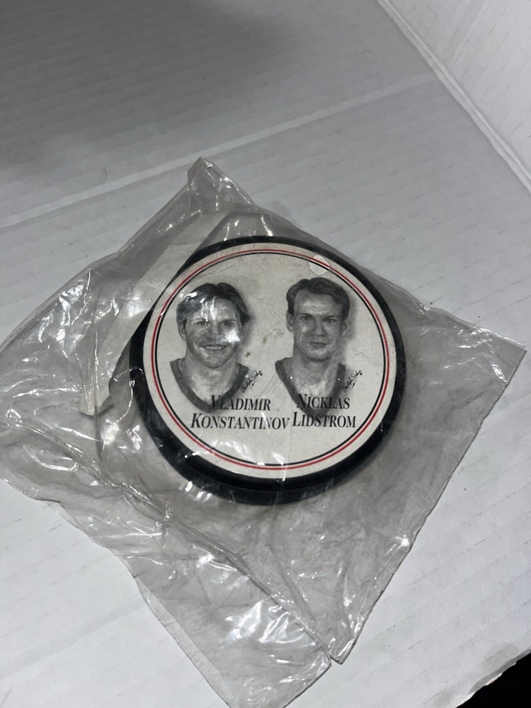 Detroit Red Wings Konstantinov, Lidstrom 1997 Burger King Collection Hockey Puck