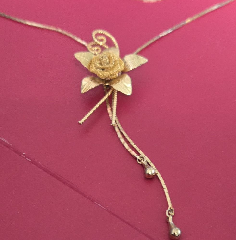 Vintage Gold Tone Floral Lariat Pendant Necklace Charm Metal Flower