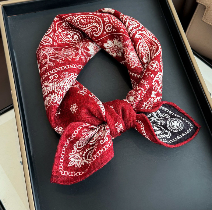 82% Cashmere 18% Silk 62X62cm Bandana Scarf Shape Red cashew Print Double sided