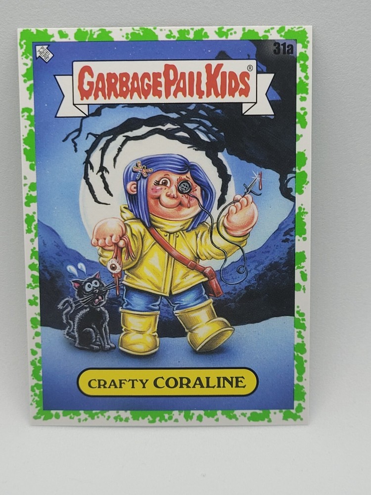 CRAFTY CORALINE 31a GARBAGE PAIL KIDS 2022 BOOK WORMS GREEN SHORT PRINT GPK